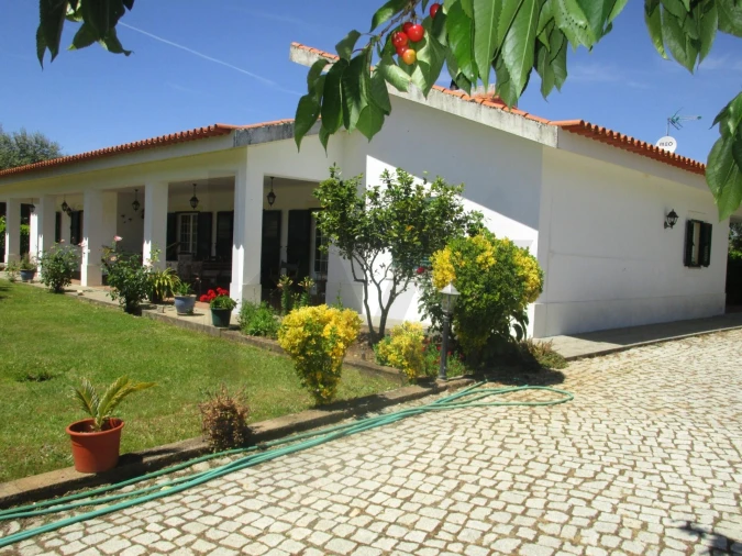 Moradia T5 para Venda em Chacim Foto 8