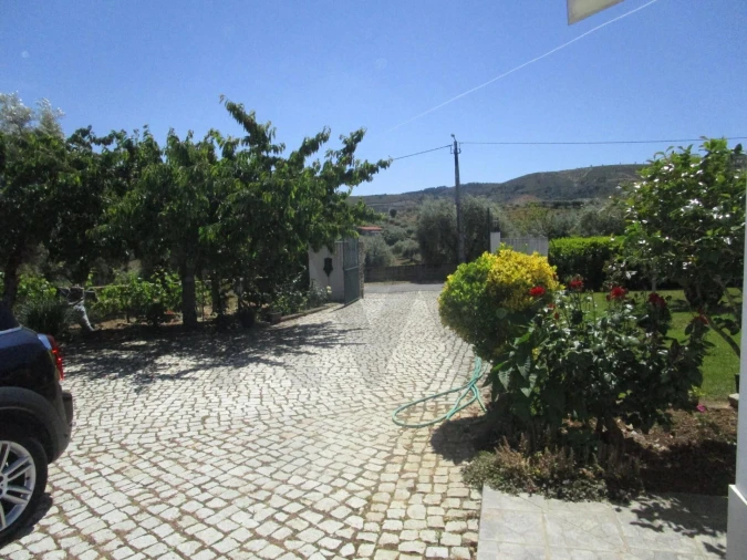 Moradia T5 para Venda em Chacim Foto 4