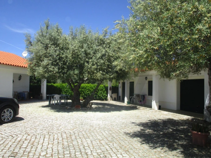 Moradia T5 para Venda em Chacim Foto 12