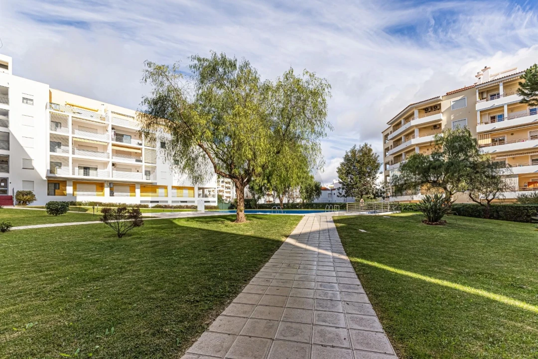 Apartamento T2 para Arrendamento em Armação de Pera Foto 18