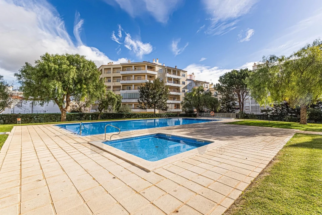 Apartamento T2 para Arrendamento em Armação de Pera Foto 23