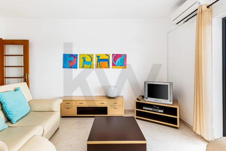 Apartamento T2 para Arrendamento em Armação de Pera Foto 4