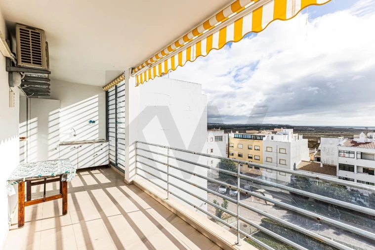 Apartamento T2 para Arrendamento em Armação de Pera Foto 7