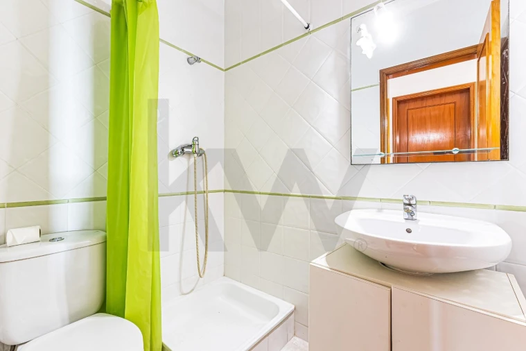 Apartamento T2 para Arrendamento em Armação de Pera Foto 14