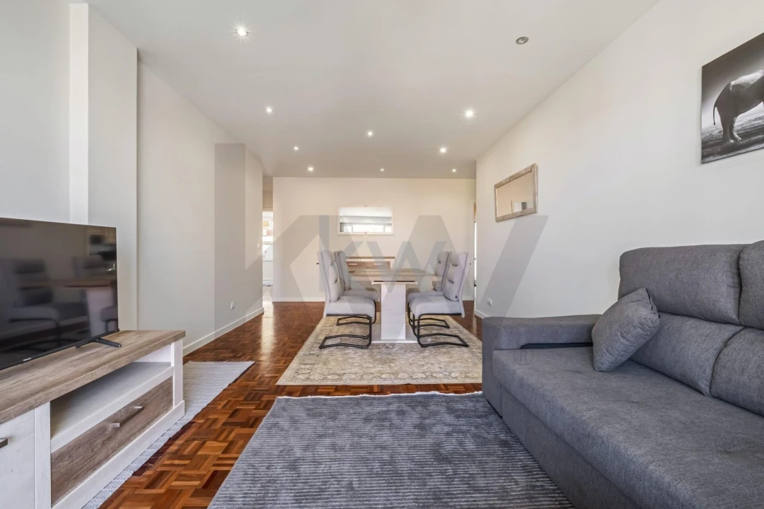 Apartamento T3 para Arrendamento em Estreito de Camara de Lobos Foto 2