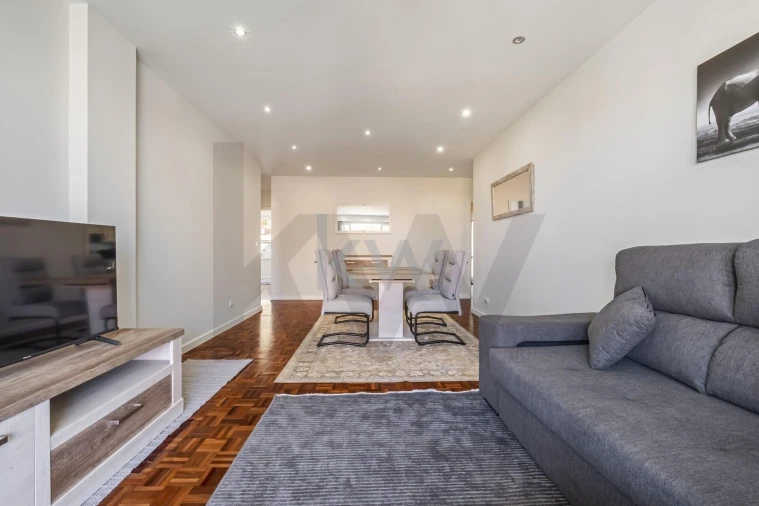 Apartamento T3 para Arrendamento em Estreito de Camara de Lobos Foto 2