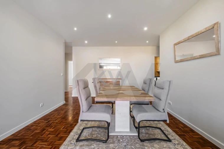 Apartamento T3 para Arrendamento em Estreito de Camara de Lobos Foto 4