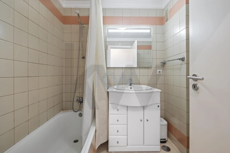 Apartamento T3 para Arrendamento em Estreito de Camara de Lobos Foto 15