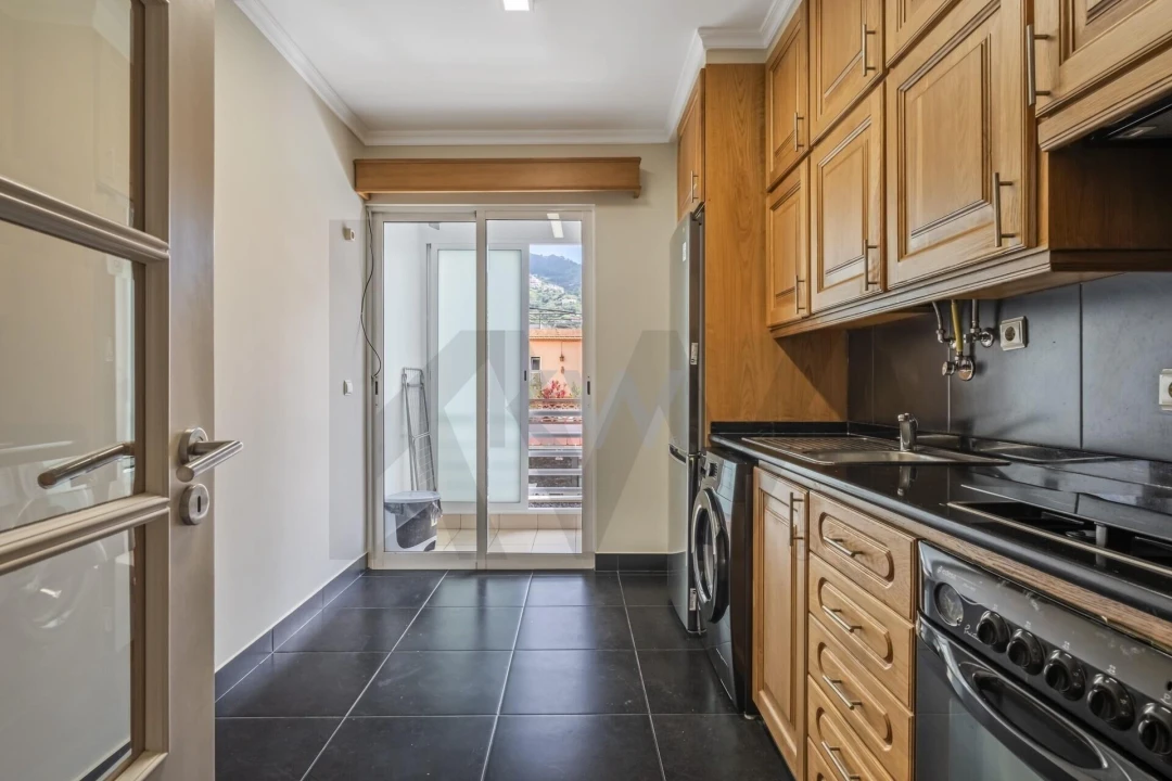 Apartamento T3 para Arrendamento em Estreito de Camara de Lobos Foto 9