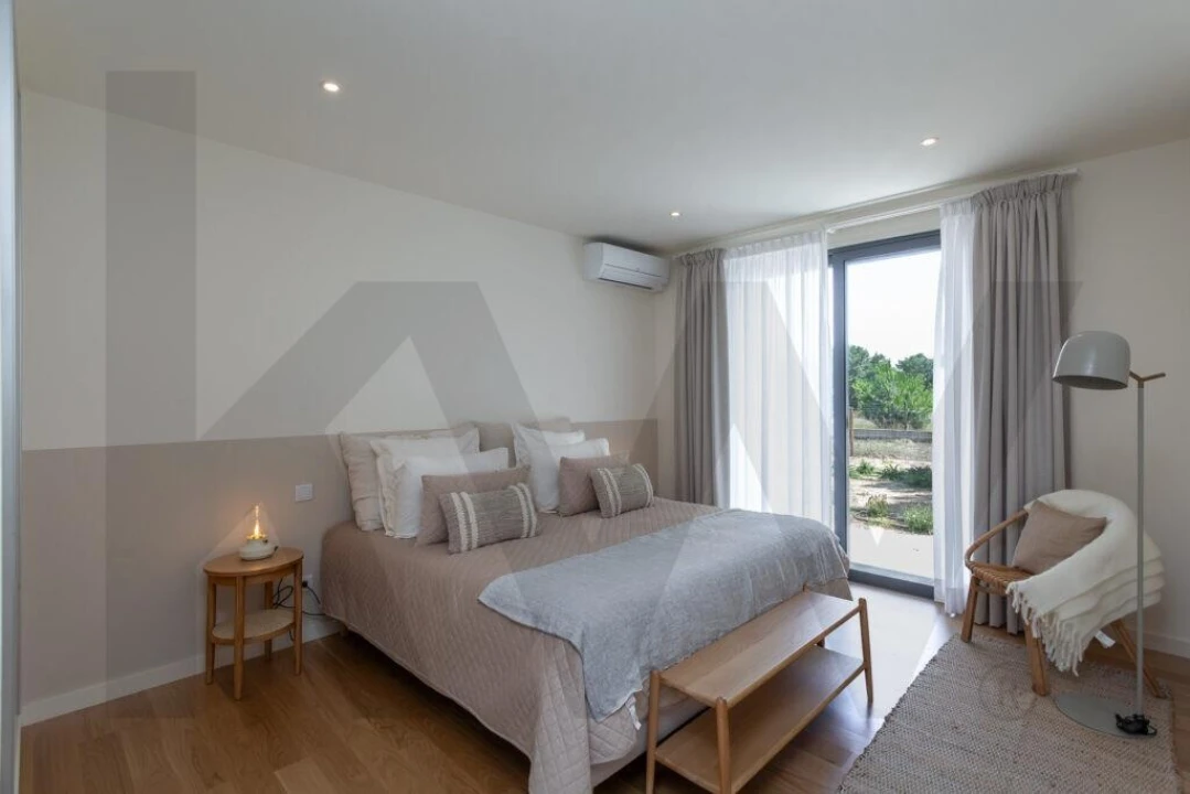 Moradia T4 para Arrendamento em Santo Estêvão Foto 34