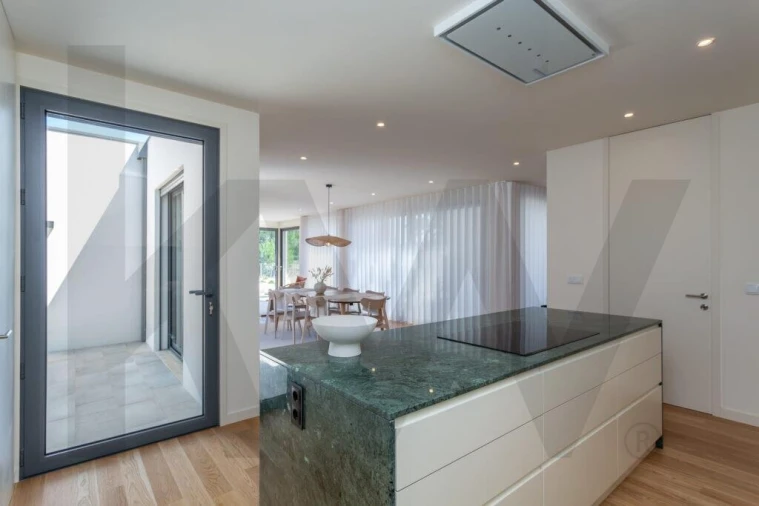 Moradia T4 para Arrendamento em Santo Estêvão Foto 16