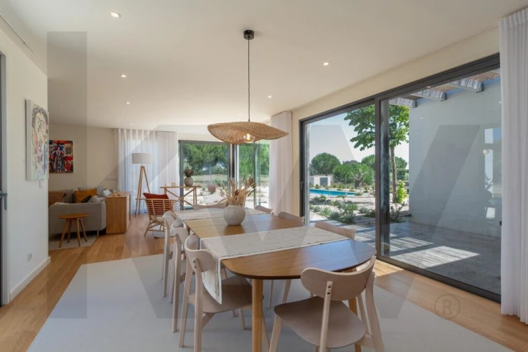 Moradia T4 para Arrendamento em Santo Estêvão Foto 25