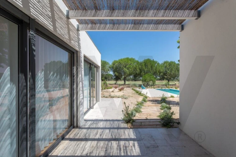 Moradia T4 para Arrendamento em Santo Estêvão Foto 9