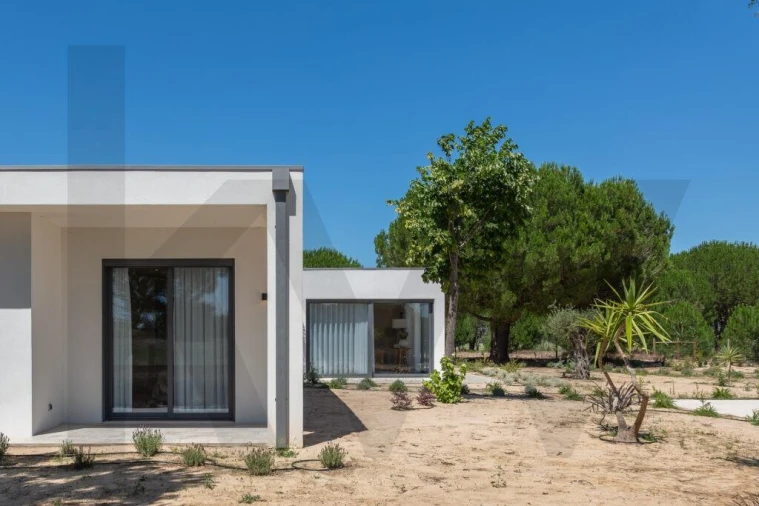 Moradia T4 para Arrendamento em Santo Estêvão Foto 4