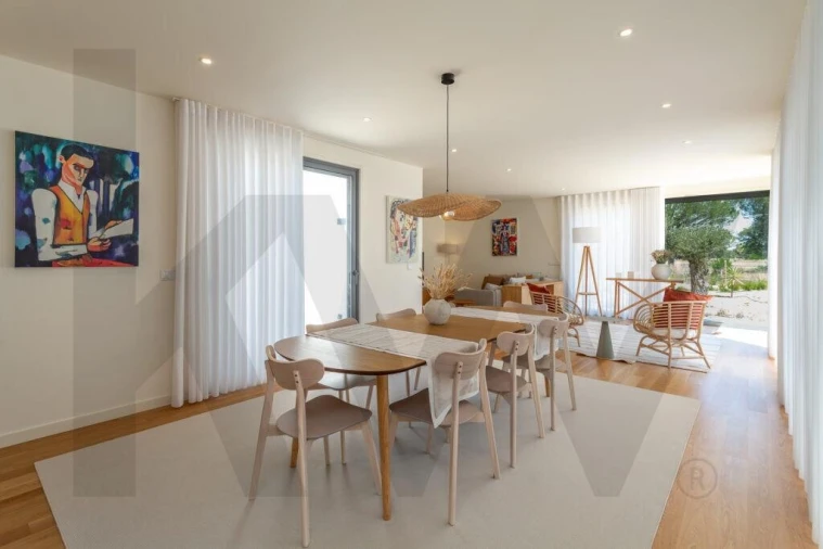 Moradia T4 para Arrendamento em Santo Estêvão Foto 19