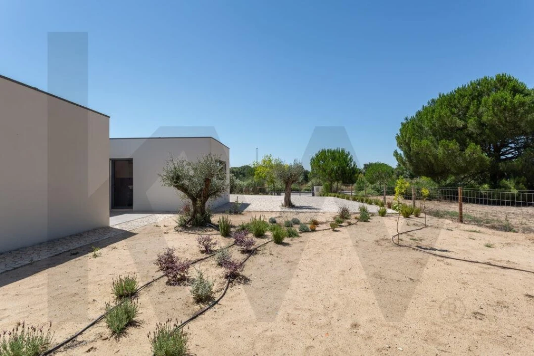 Moradia T4 para Arrendamento em Santo Estêvão Foto 7