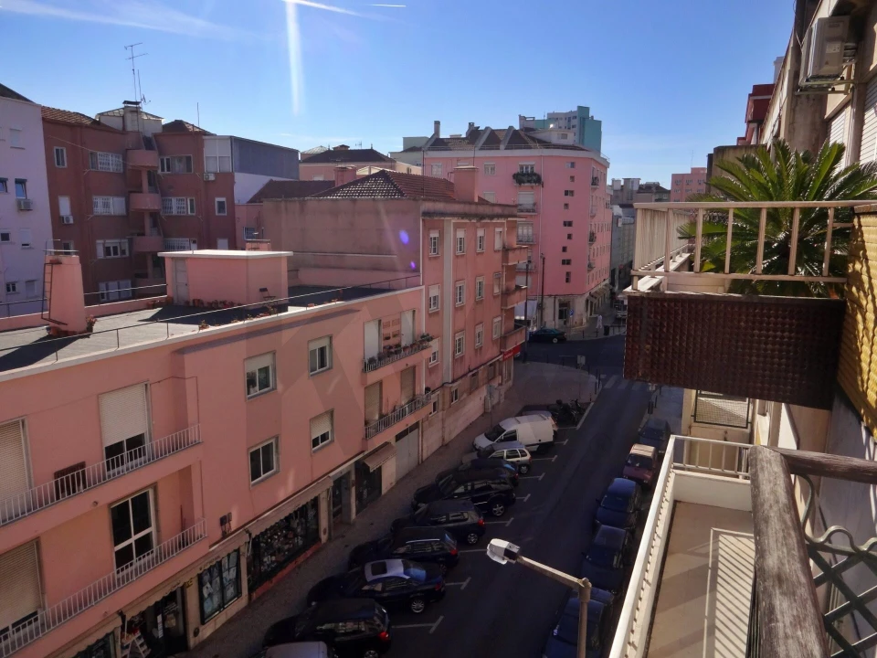 Apartamento T2 para Arrendamento em Areeiro Foto 6