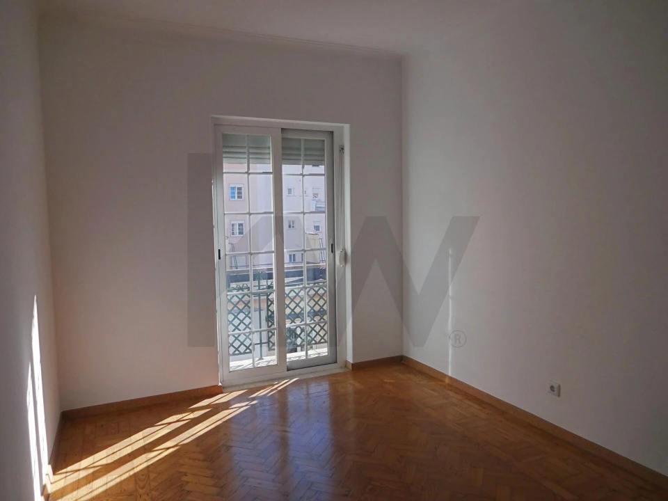 Apartamento T2 para Arrendamento em Areeiro Foto 3