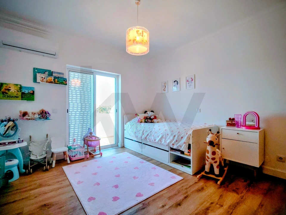 Moradia T4 para Venda em Quelfes Foto 26