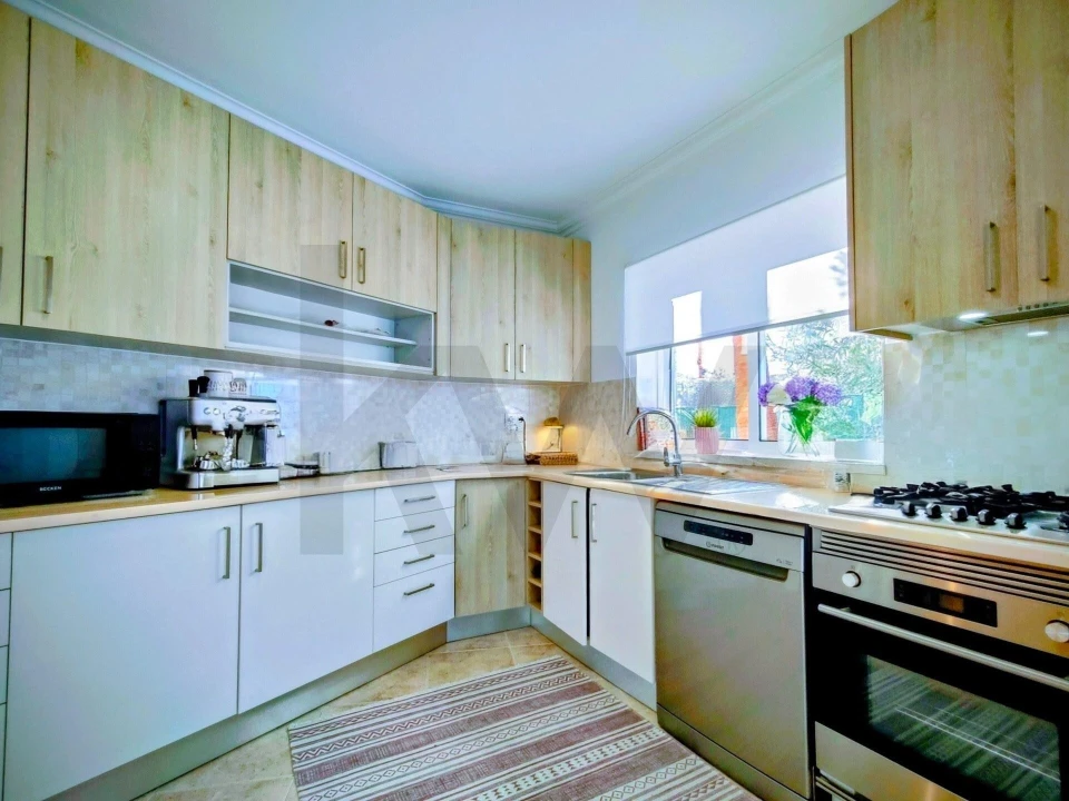 Moradia T4 para Venda em Quelfes Foto 9