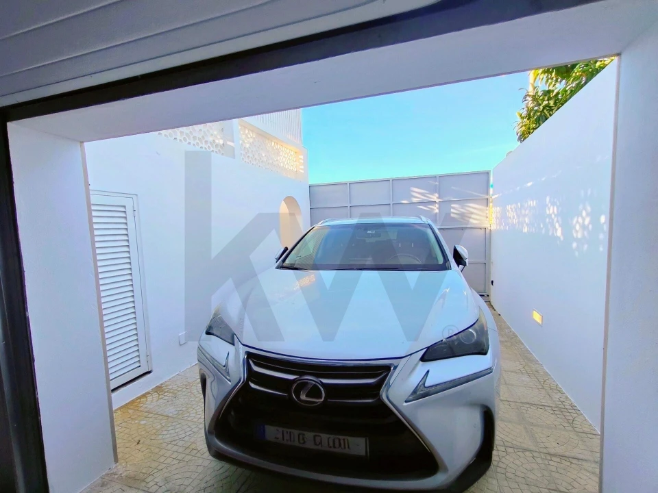 Moradia T4 para Venda em Quelfes Foto 12