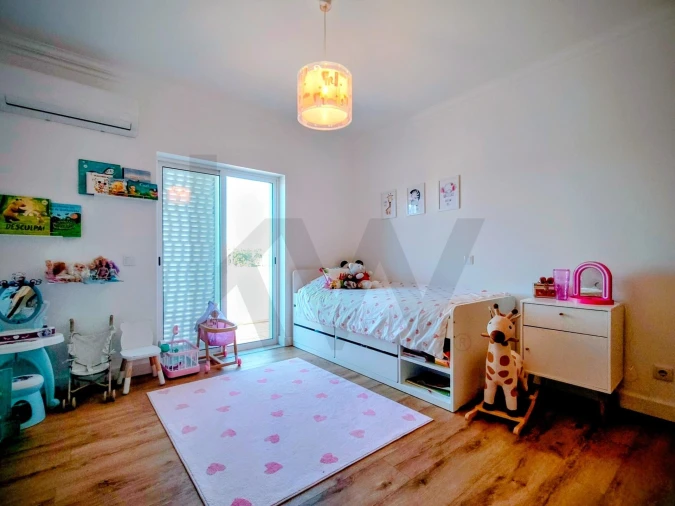 Moradia T4 para Venda em Quelfes Foto 26