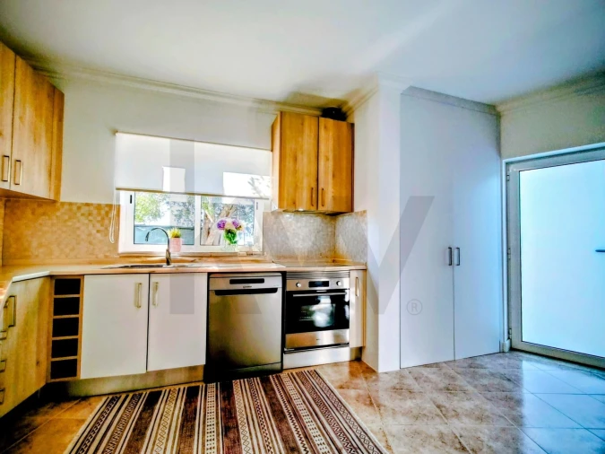 Moradia T4 para Venda em Quelfes Foto 8