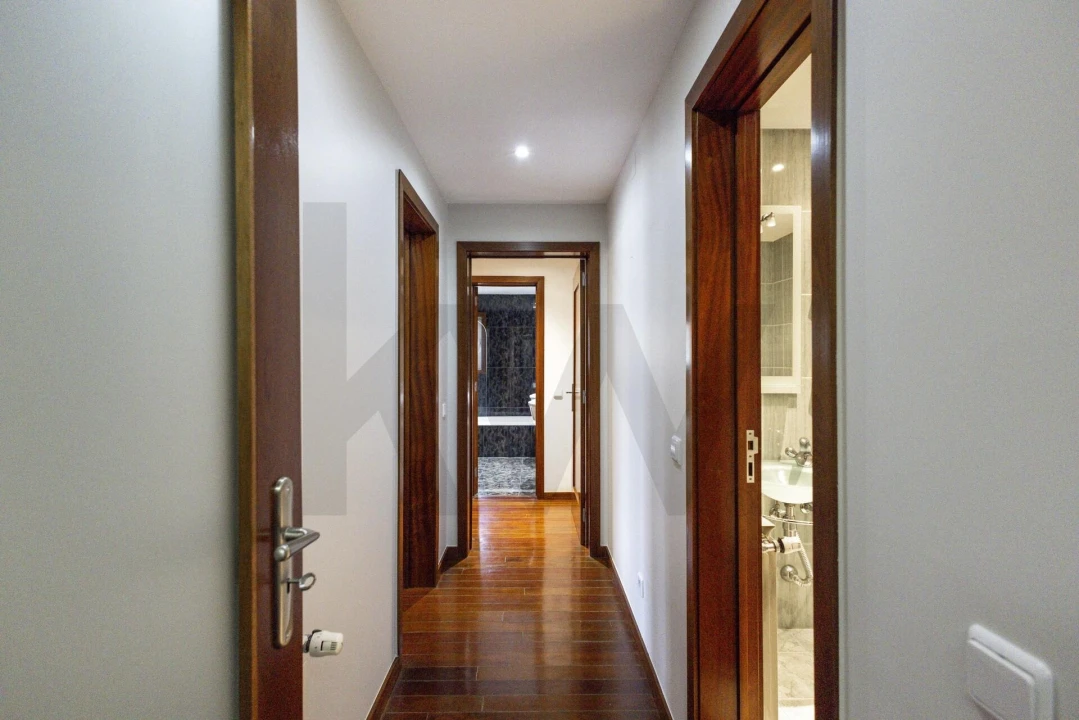 Moradia T4 para Venda em Santa Maria Maior Foto 14