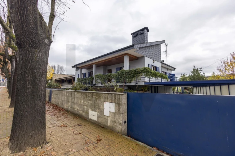 Moradia T4 para Venda em Santa Maria Maior Foto 2