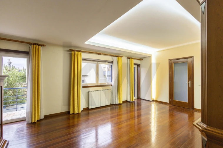 Moradia T4 para Venda em Santa Maria Maior Foto 9