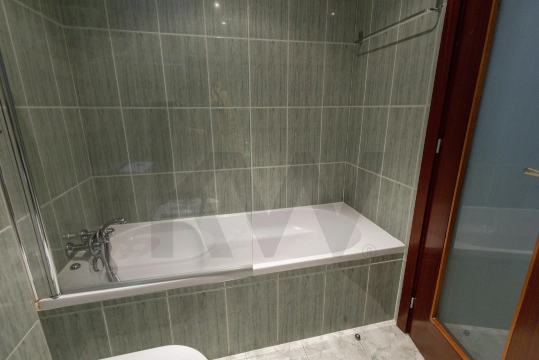 Moradia T4 para Venda em Santa Maria Maior Foto 16