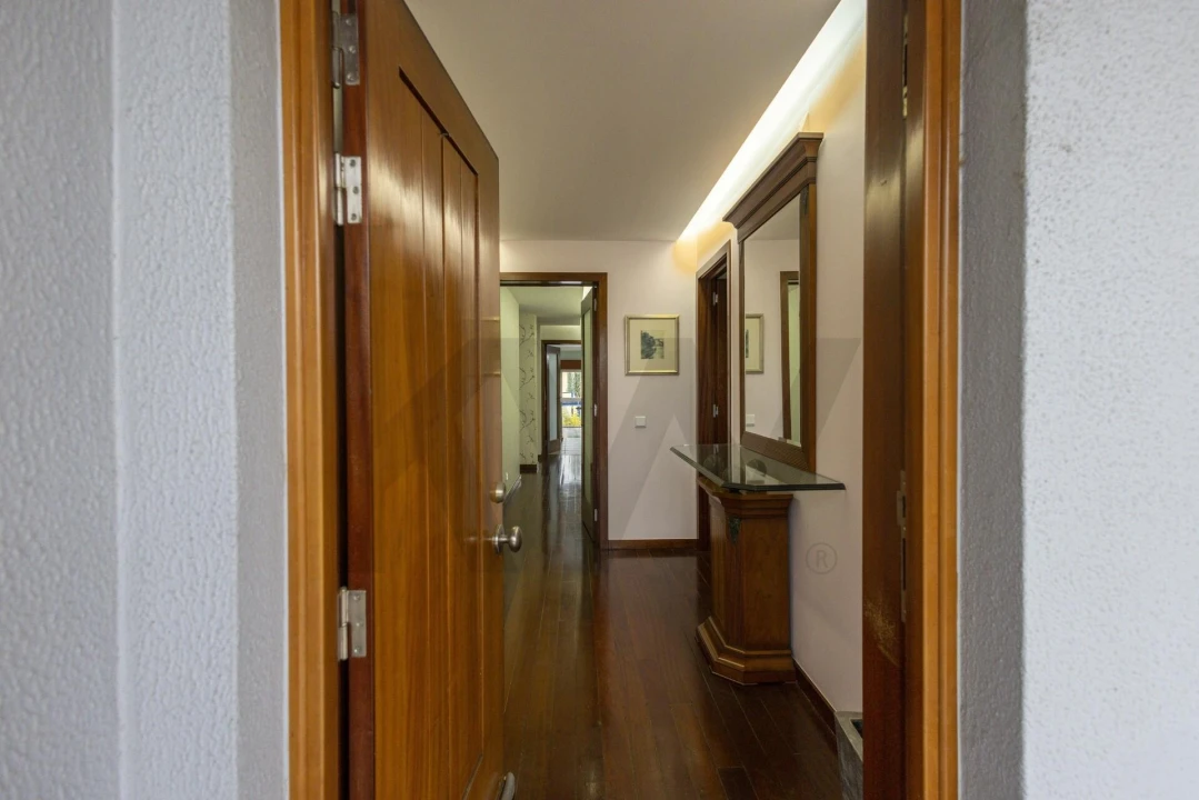 Moradia T4 para Venda em Santa Maria Maior Foto 7