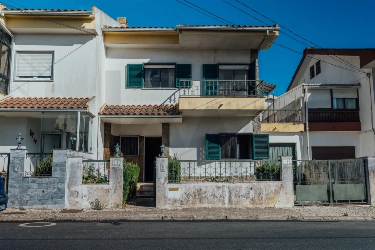 Moradia T4 para Venda em Algueirão-Mem Martins