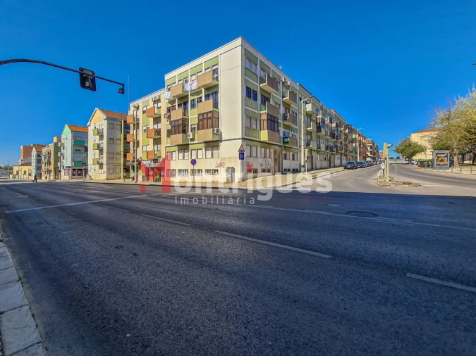 Apartamento T3 para Arrendamento em Alto do Seixalinho, Santo André e Verderena Foto 1