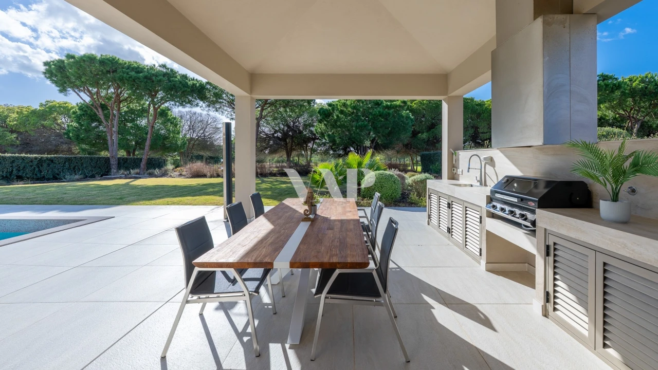 Moradia T6 para Venda em Quarteira Foto 13