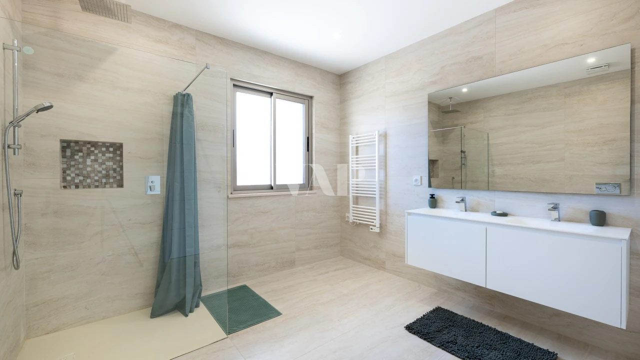 Moradia T6 para Venda em Quarteira Foto 6