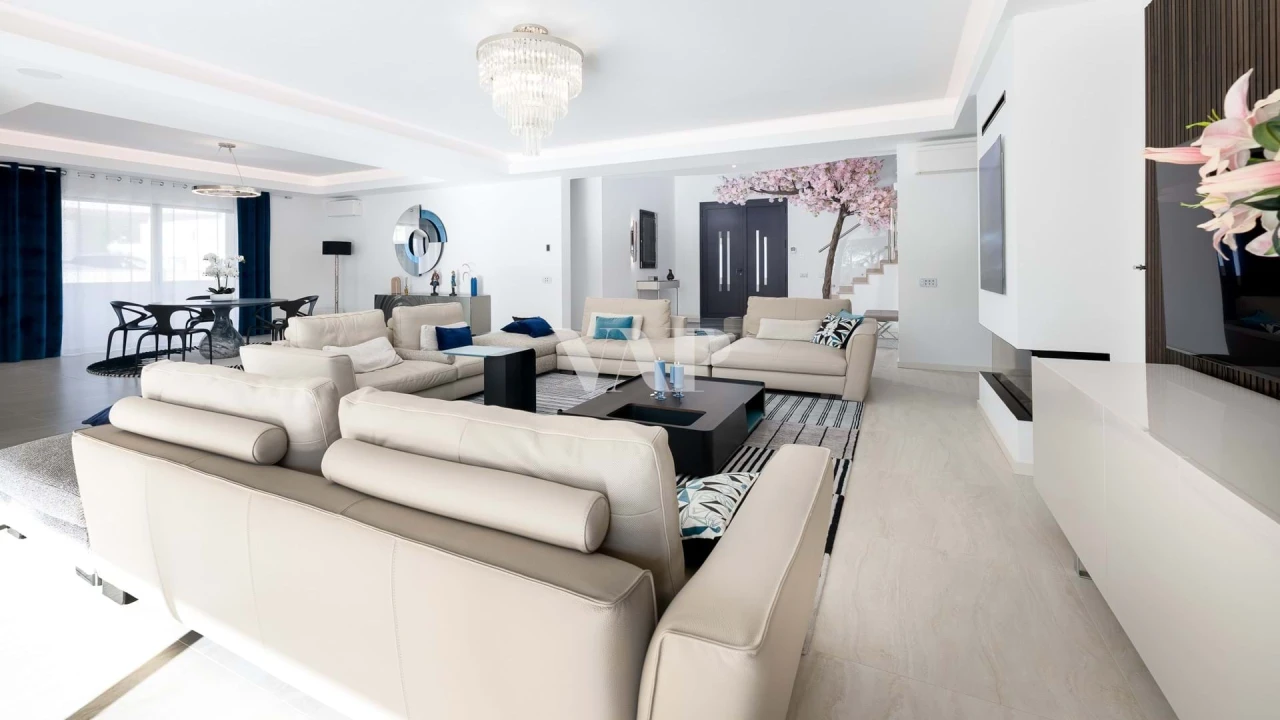 Moradia T6 para Venda em Quarteira Foto 9