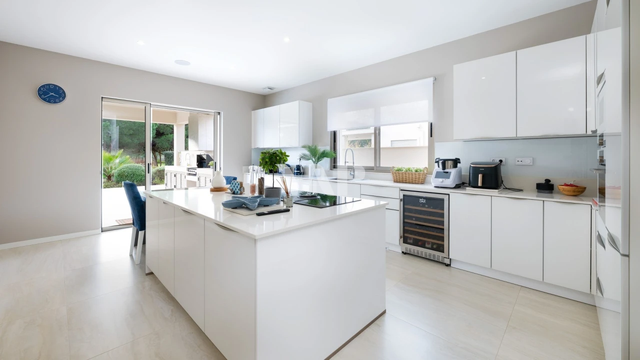 Moradia T6 para Venda em Quarteira Foto 4