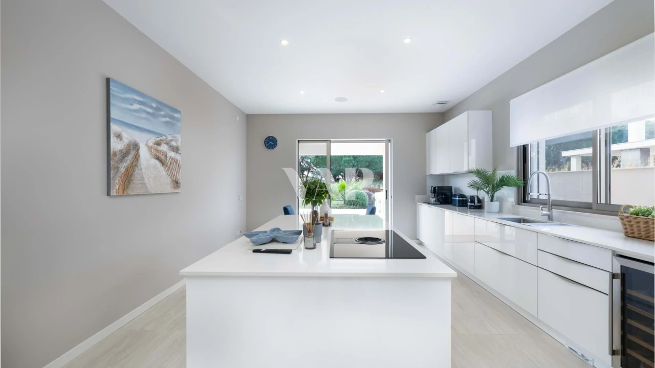 Moradia T6 para Venda em Quarteira Foto 19