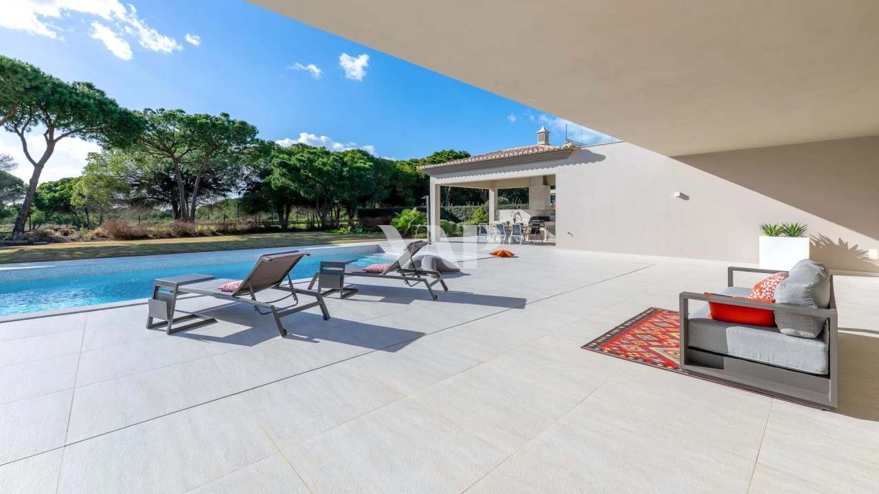 Moradia T6 para Venda em Quarteira Foto 14