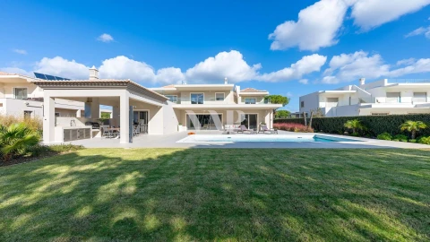 Moradia T6 para Venda em Quarteira