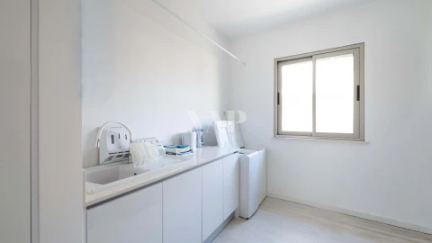 Moradia T6 para Venda em Quarteira