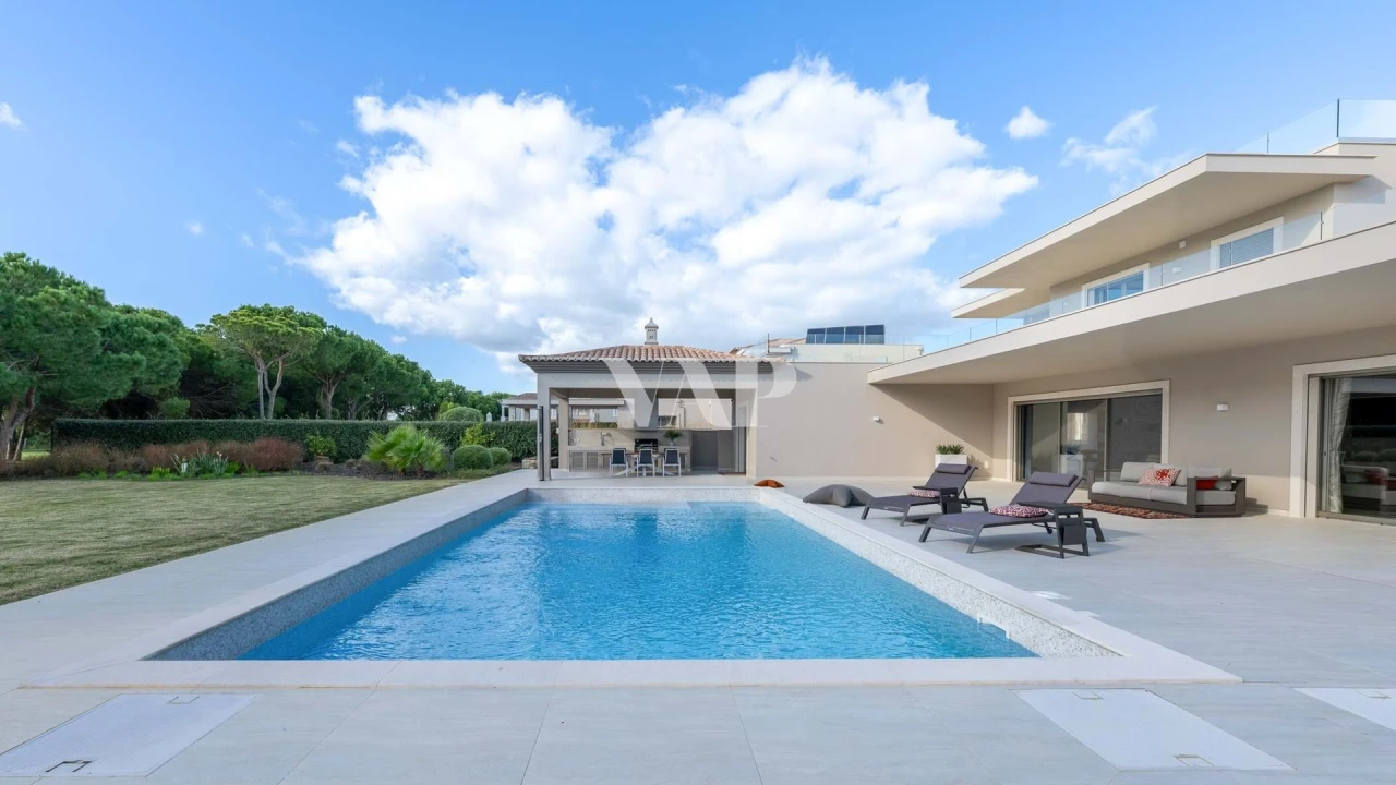 Moradia T6 para Venda em Quarteira Foto 4