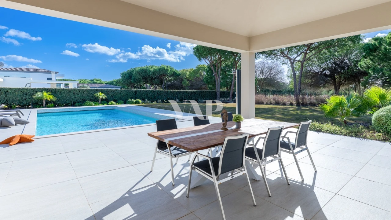 Moradia T6 para Venda em Quarteira Foto 12