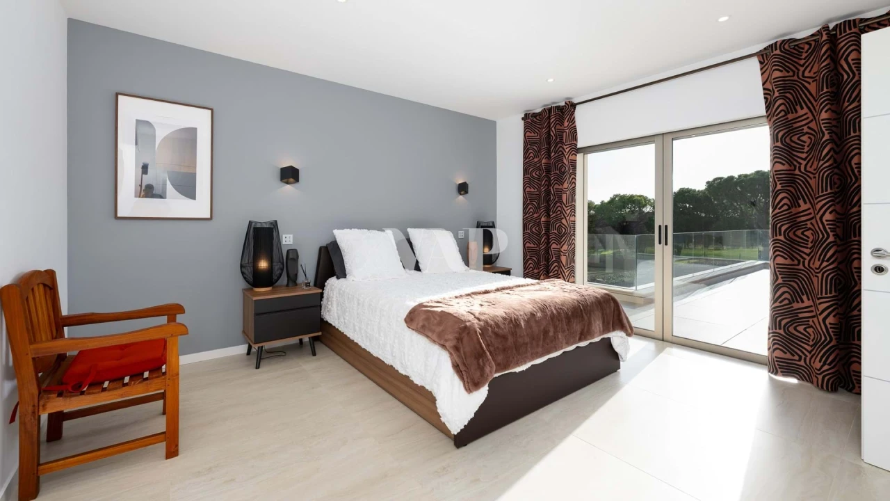 Moradia T6 para Venda em Quarteira Foto 30