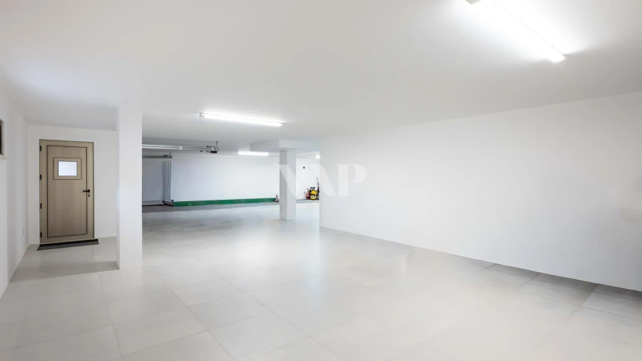 Moradia T6 para Venda em Quarteira Foto 36