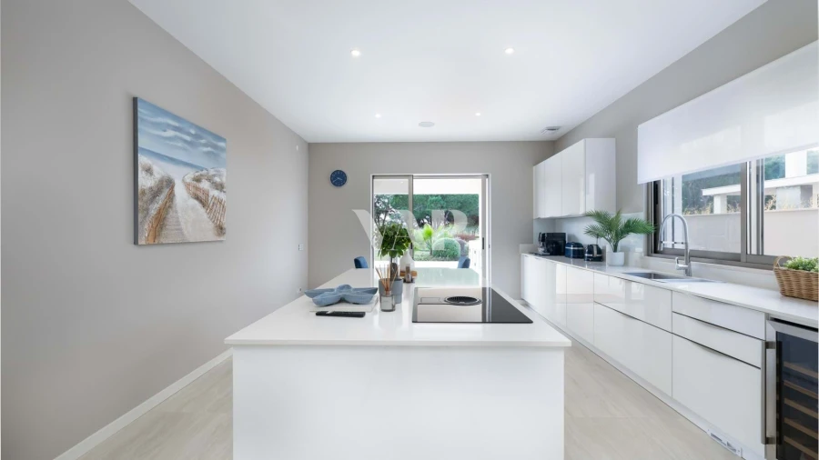 Moradia T6 para Venda em Quarteira Foto 19