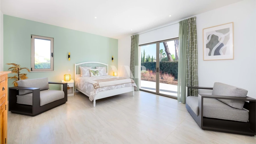 Moradia T6 para Venda em Quarteira Foto 5