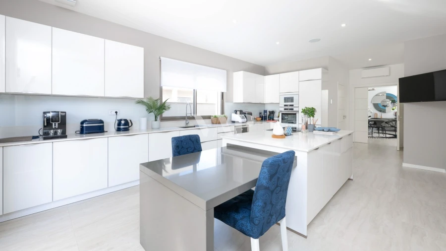 Moradia T6 para Venda em Quarteira Foto 17