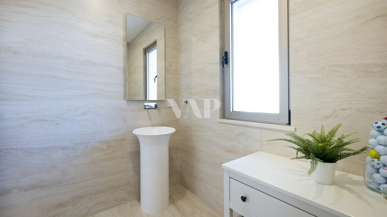 Moradia T6 para Venda em Quarteira Foto 17